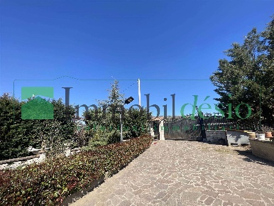 Foto Villa unifamiliare a Potenza di 240 m² con 10 locali in vendita