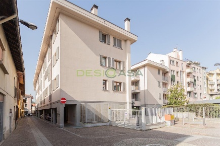 Foto Appartamento in Via Garibaldi, Desio di 192 m² con 5 locali in vendita