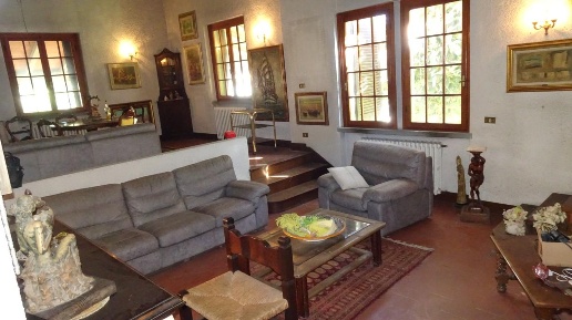 Foto Villa unifamiliare a Cascina Navacchio Nord - Zambra di 300 m²