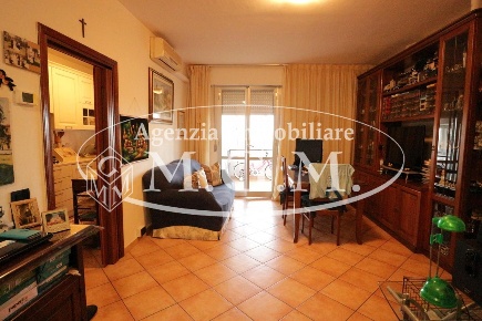Foto Appartamento a Cascina Semicentro di 90 m² con 4 locali in vendita