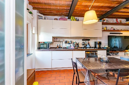 Foto Appartamento a Cascina Semicentro di 80 m² con 4 locali in vendita