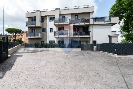 Foto Appartamento in Via Monti Sabini, Monterotondo di 99 m² con 3 locali