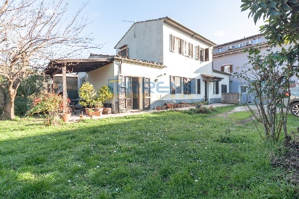 Foto Villa in Via Vecchia Fiorentina, Cascina in vendita