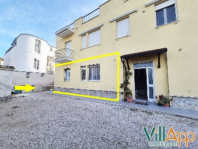 Foto Appartamento in Via C Cattaneo, Terracina Centro di 75 m² con 5 locali