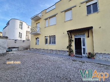 Foto Appartamento in Via C Cattaneo, Terracina Centro di 75 m² con 5 locali