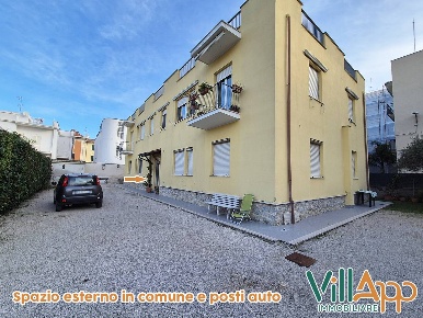 Foto Appartamento in Via C Cattaneo, Terracina Centro di 75 m² con 5 locali