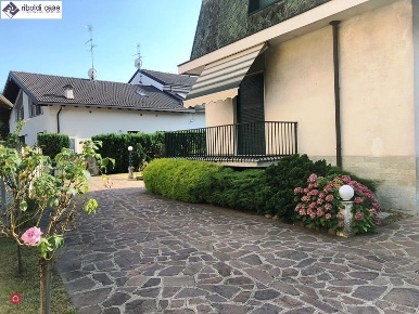 Foto Villa bifamiliare in VIA VERDI, Seregno Consonno - Bivio di 390 m²