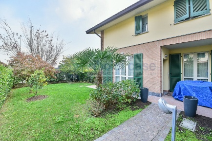 Foto Villa unifamiliare in VIA LUSSU, Seregno Consonno - Bivio di 230 m²