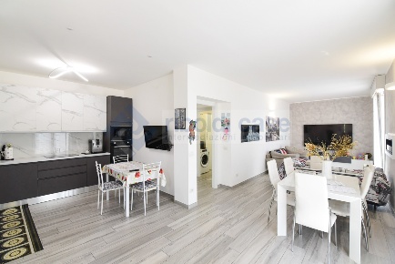 Foto Appartamento in VIA MATTEUCCI, Seregno San Carlo di 120 m² in vendita