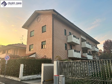 Foto Appartamento in VIA ENRICO TOTI, Desio di 118 m² con 3 locali
