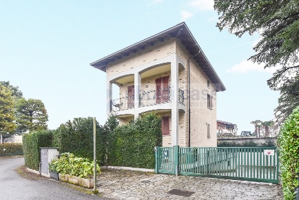 Foto Villa unifamiliare in VIA SAN GIUSEPPE, Seregno San Giuseppe di 280 m²
