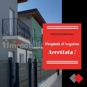 Foto Villa bifamiliare in Via Caruscino 107, Avezzano Centro di 130 m²