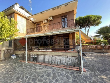 Foto Villa unifamiliare in Via RESIDENCE RIVA AZZURRA 1, Terracina