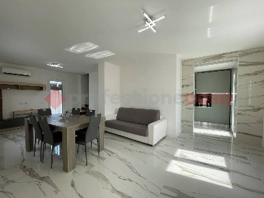 Foto Villa bifamiliare in Via MONACO 1, Terracina di 90 m² con 4 locali