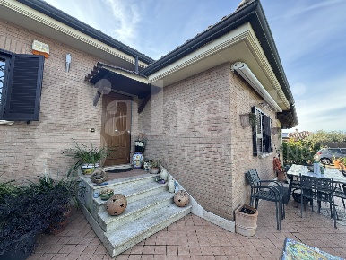 Foto Villa unifamiliare in Via MAZZAMAGNA 1, Marino Frattocchie di 95 m²