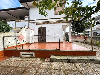 Foto Villa a schiera in Via TEODORICO 54, Terracina Borgo Hermada di 100 m²