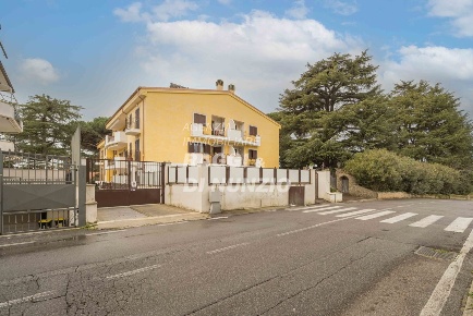 Foto Appartamento in Via Antonio Segni 13, Marino Semicentro di 45 m²