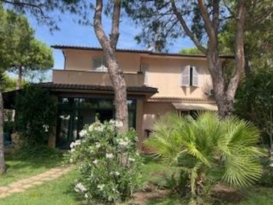 Foto Villa unifamiliare a Civitanova Marche Civitanova Alta di 285 m²