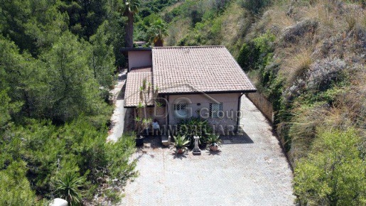 Foto Villa unifamiliare in Via Monte Bonifato, Alcamo di 250 m² in vendita