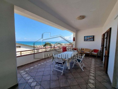 Foto Villa unifamiliare in Alcamo Marina, Alcamo Centro di 200 m²