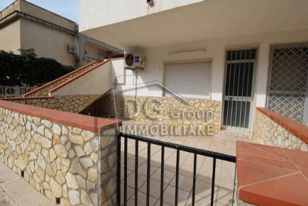 Foto Appartamento in Viale di Calatubo, Alcamo Alcamo Marina di 75 m²