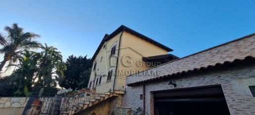 Foto Villa unifamiliare a Alcamo Centro di 160 m² con 5 locali in vendita