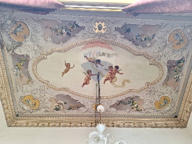 Foto Appartamento in Via Carbonara, Napoli Tribunali di 155 m² con 7 locali