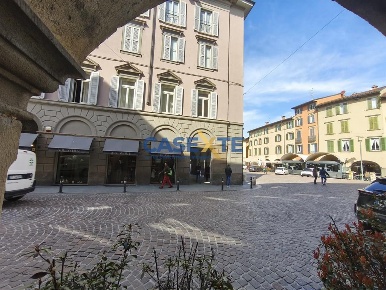 Foto Appartamento in PIAZZA PONTIDA, Bergamo in affitto