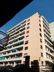 Foto Appartamento in via tortona 7, Genova Staglieno di 70 m² con 4 locali