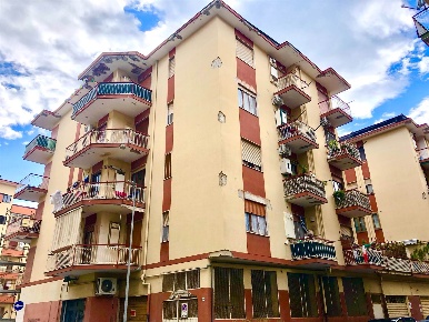 Foto Appartamento in via oreste petrillo  33, Salerno di 80 m² con 3 locali