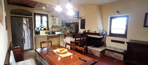 Foto Villa bifamiliare a Foligno Centro Storico di 188 m² con 4 locali