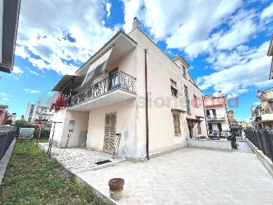 Foto Appartamento in Via Carlo Cattaneo 58, Guidonia Montecelio in vendita