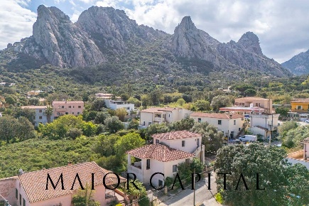 Foto Villa singola in Via Zara, Olbia San Pantaleo di 188 m² con 8 locali