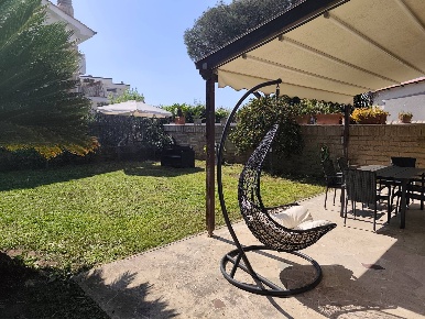 Foto Villa unifamiliare in Via Belvedere Montello, Roma Collina delle Muse