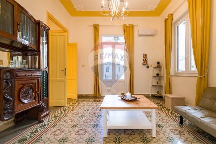 Foto Appartamento in VIA CESARE BATTISTI, Palermo Cassaro di 141 m²