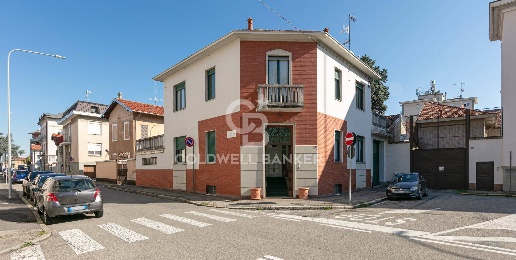 Foto Villa singola in Piazza XXV Aprile, Busto Arsizio Ospedale di 332 m²