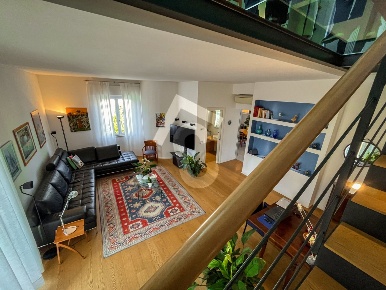 Foto Appartamento a Jesi Via Gramsci di 216 m² con 6 locali in vendita