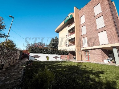 Foto Appartamento in via Benaco, Cesano Maderno in vendita