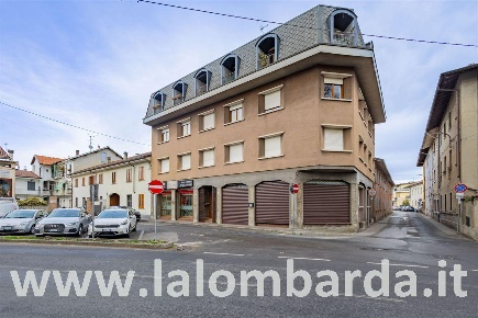 Foto Appartamento in via MIlano, Cesano Maderno di 118 m² con 4 locali