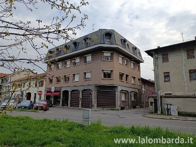 Foto Appartamento in Via Milano, Cesano Maderno di 97 m² con 3 locali