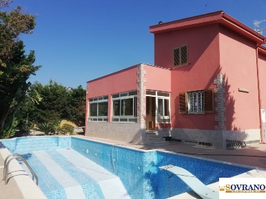 Foto Villa unifamiliare a Carini Milioti di 330 m² con 5 locali in vendita