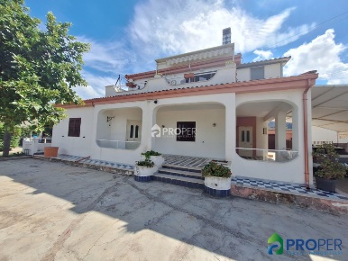 Foto Villa unifamiliare a Carini Milioti di 254 m² con 8 locali in vendita