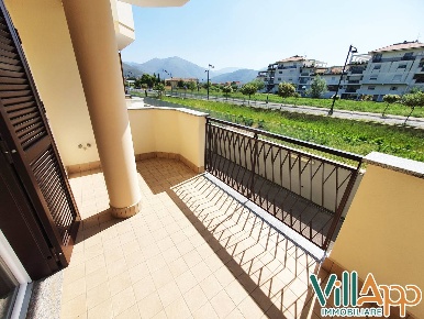 Foto Appartamento in Via Aldo Moro, Fondi Centro di 80 m² con 6 locali