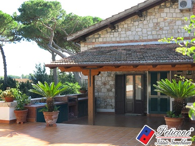 Foto Appartamento in Via Sant, Fondi di 151 m² con 4 locali in vendita