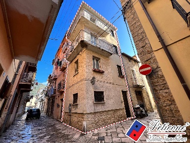 Foto Appartamento in Via Vespasiano Gonzaga, Fondi Centro di 85 m²
