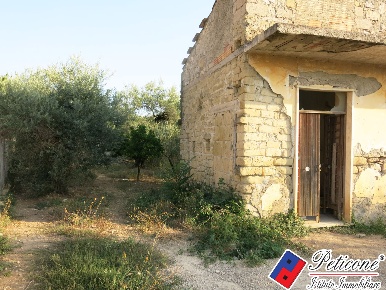 Foto Villa unifamiliare in Via Valmaiura, Fondi di 66 m² con 3 locali