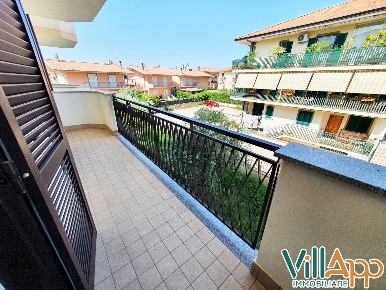 Foto Appartamento in Via Aldo Moro, Fondi Centro di 90 m² con 6 locali