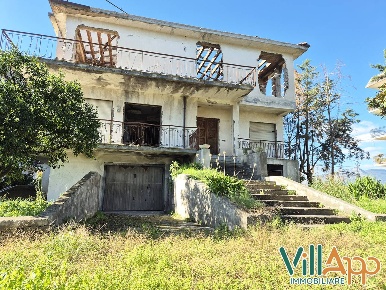 Foto Villa unifamiliare in Via Stazione, Fondi Centro di 450 m² in vendita