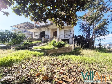 Foto Villa unifamiliare in Via Stazione, Fondi Centro di 450 m² in vendita