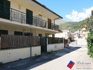 Foto Villa unifamiliare in Via ripa, Fondi di 215 m² con 5 locali